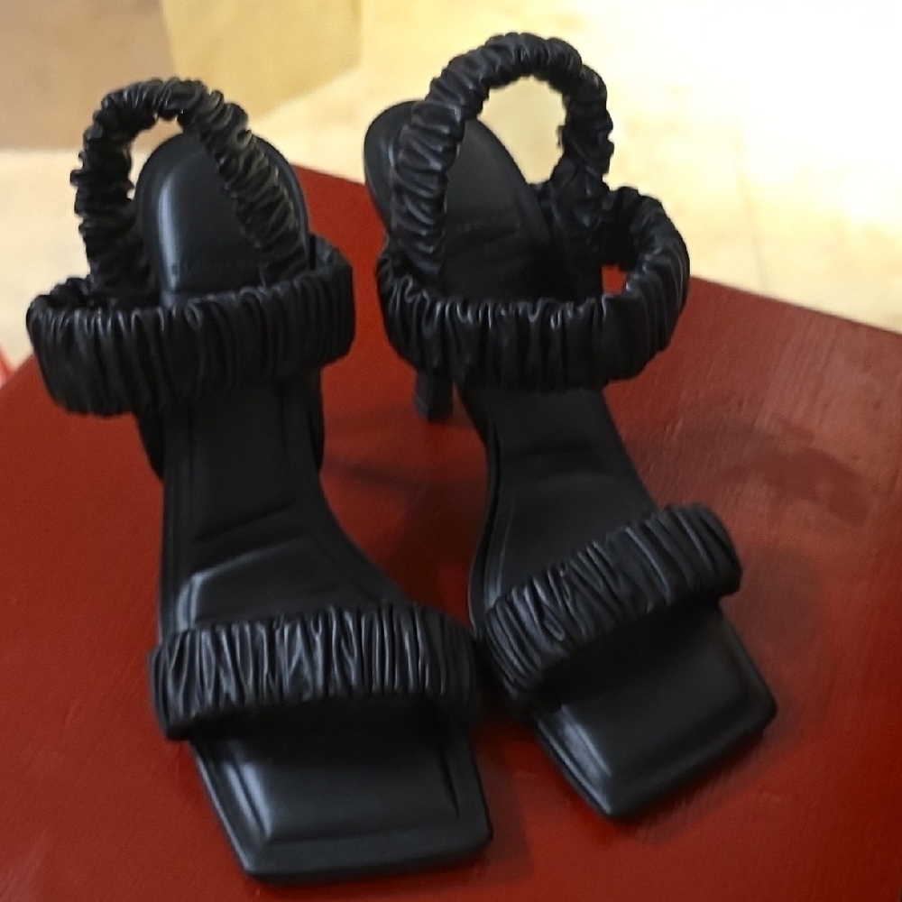 Gianni Bini Black Ruched Heels